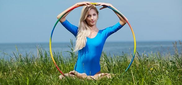 Grâce au Hula Hoop Twisting, vous pouvez perdre du poids sans régime et vous débarrasser de la graisse du ventre. 