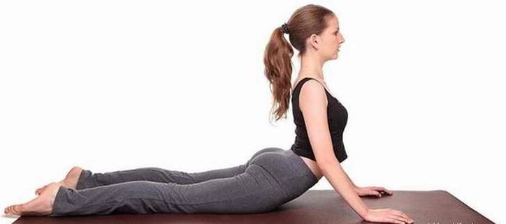 Bhujangasana Pose pour l'exercice des muscles abdominaux